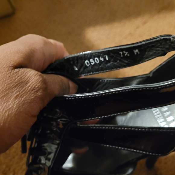 Excellent Condition Stuart Weitzman Patent With Non Slip Pads - Picture 6 of 7